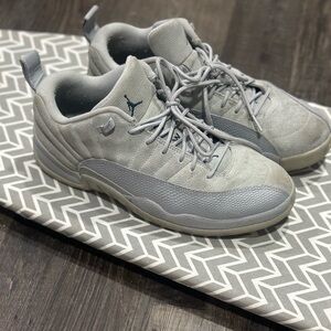 Jordan lows, men size 10